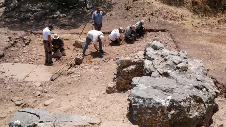 Efes Antik Kenti'nde Koressos Kapısı kazılarla açığa çıkarılıyor 6