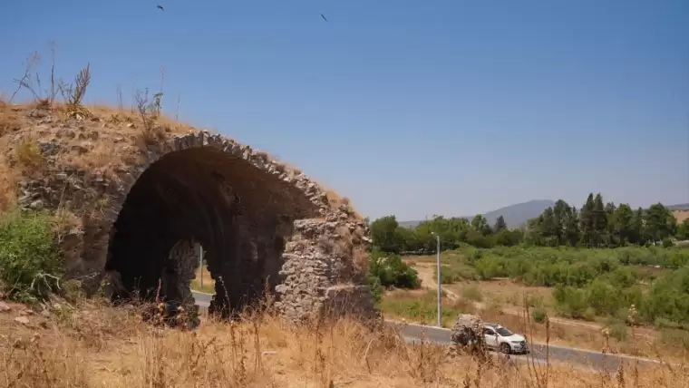 Efes Antik Kenti'nde Koressos Kapısı kazılarla açığa çıkarılıyor 8