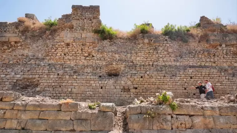 Efes Antik Kenti'nde Koressos Kapısı kazılarla açığa çıkarılıyor 10