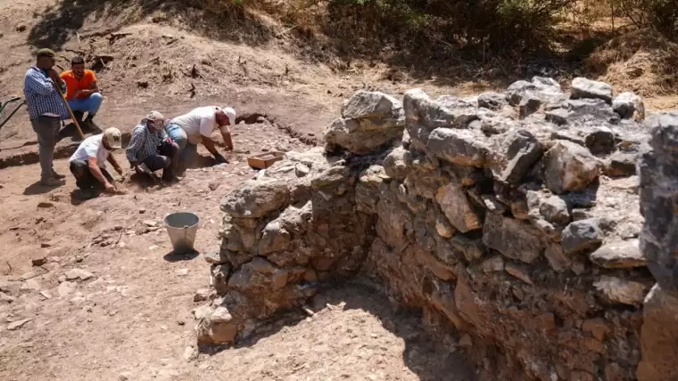 Efes Antik Kenti'nde Koressos Kapısı kazılarla açığa çıkarılıyor 2