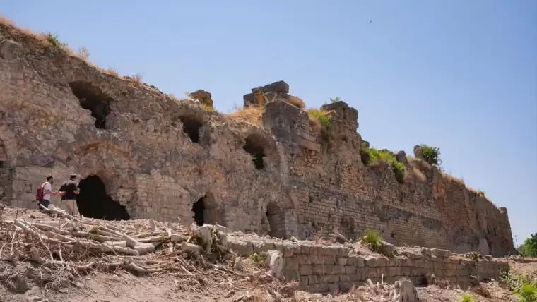 Efes Antik Kenti'nde Koressos Kapısı kazılarla açığa çıkarılıyor 9