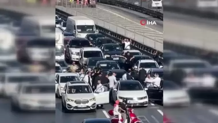 İstanbul'da trafiği felç eden halay! 3