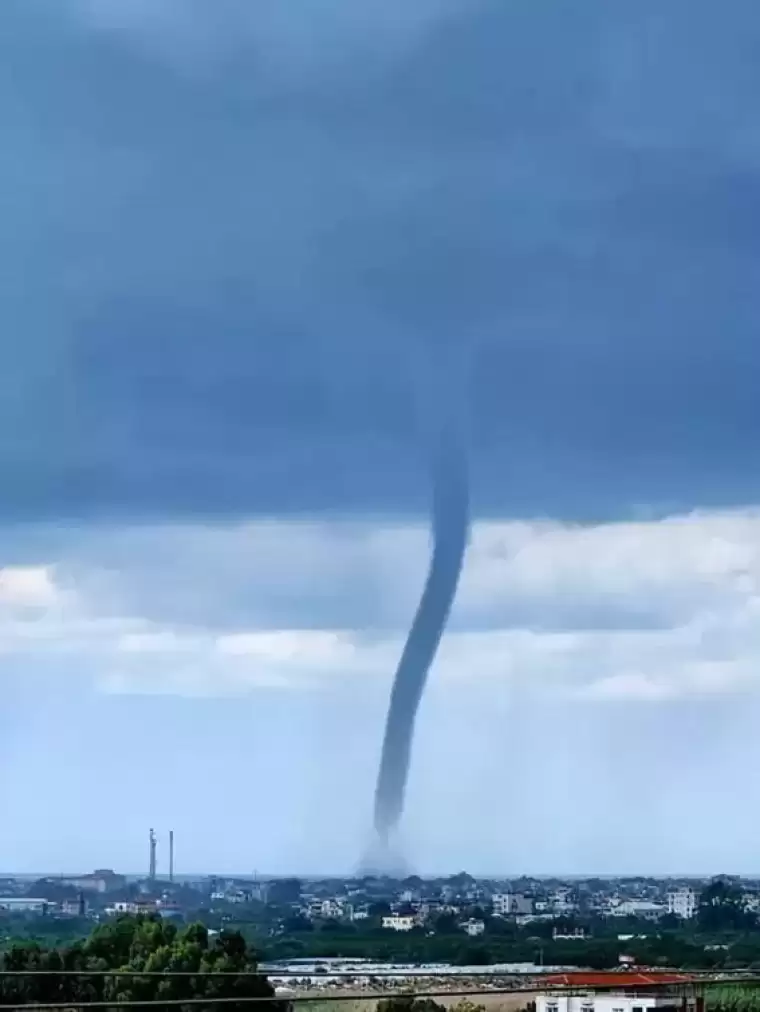 Hatay’da yağmur sonrası denizde iki ayrı hortum! 3