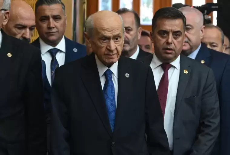 Devlet Bahçeli’nin taktığı yüzük ve rozetin anlamı: “Kür Şad ve Bozkurt” 6