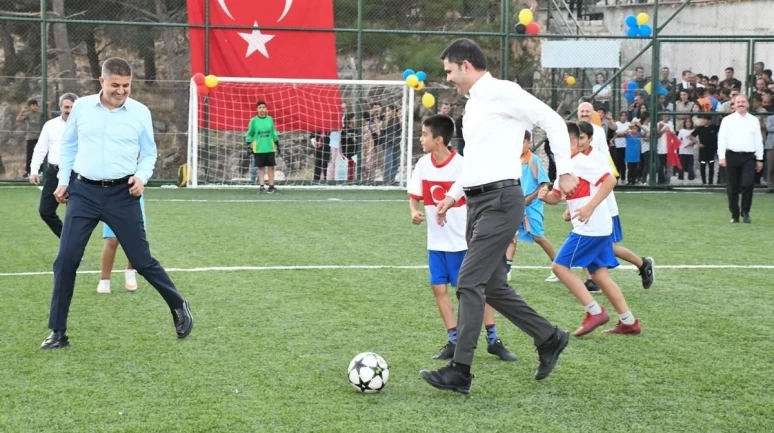 Bakan Kurum'dan Adıyamanlı çocuklarla maç! Her şey onlar için