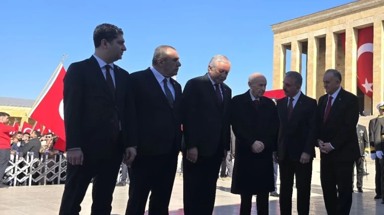 MHP Lideri Bahçeli, Anıtkabir'i ziyaret etti