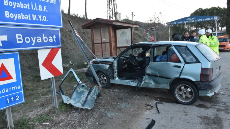 Sinop'ta iki otomobil çarpıştı: 5 yaralı