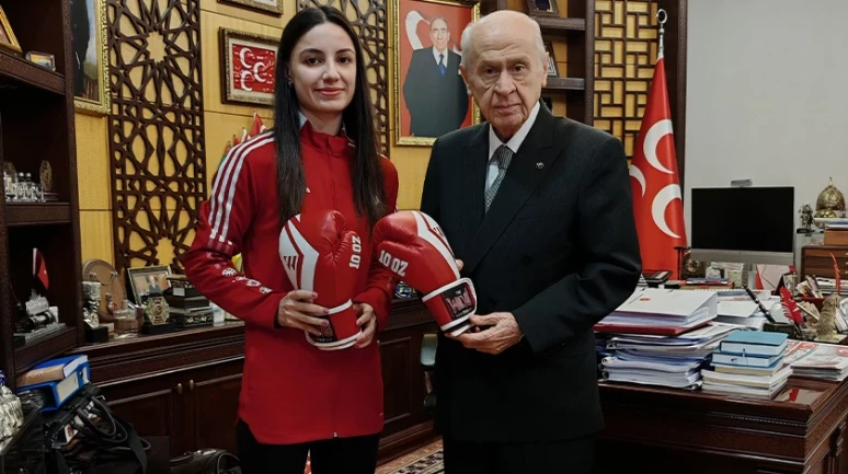 MHP Lideri Bahçeli, Kick Boks'ta Avrupa üçüncülüğü kazanan Kılınç'ı kabul etti