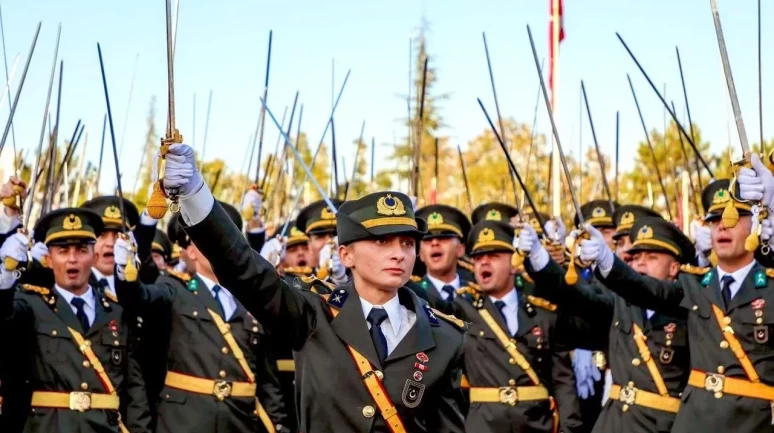 Teğmenlerin kılıçlı yemini: Disiplin süreci başladı