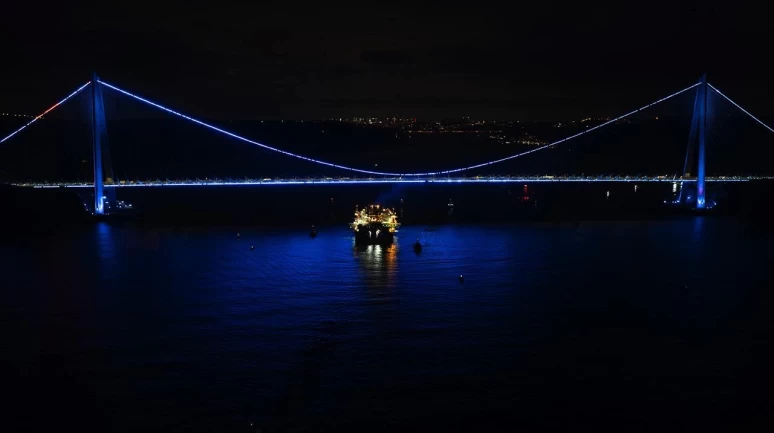 İstanbul Boğazı, gemi trafiğine yeniden açıldı