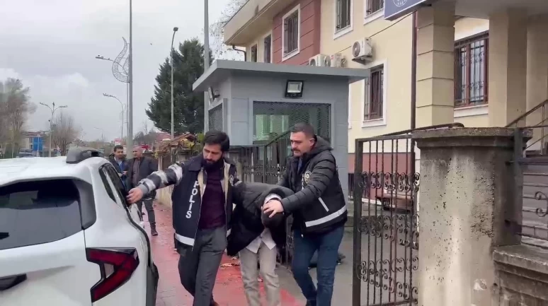 Eşini 20'den fazla bıçak darbesiyle ağır yaraladı