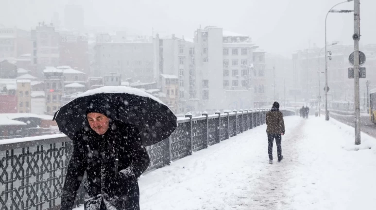 İstanbul'a lapa lapa kar geliyor! Meteoroloji tarih verdi