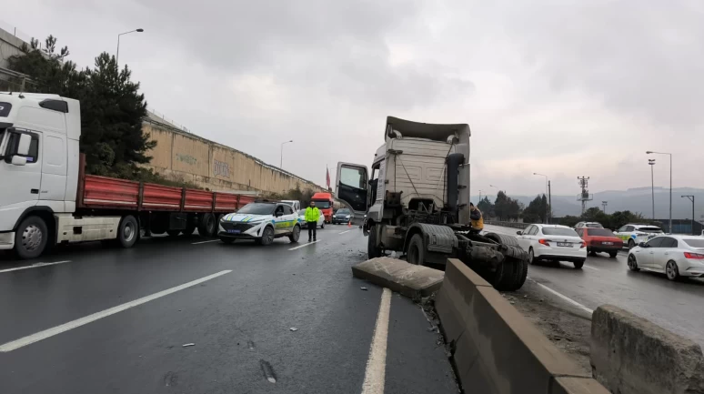 D-100 karayolunda kaza: İstanbul istikametinde trafik aksadı