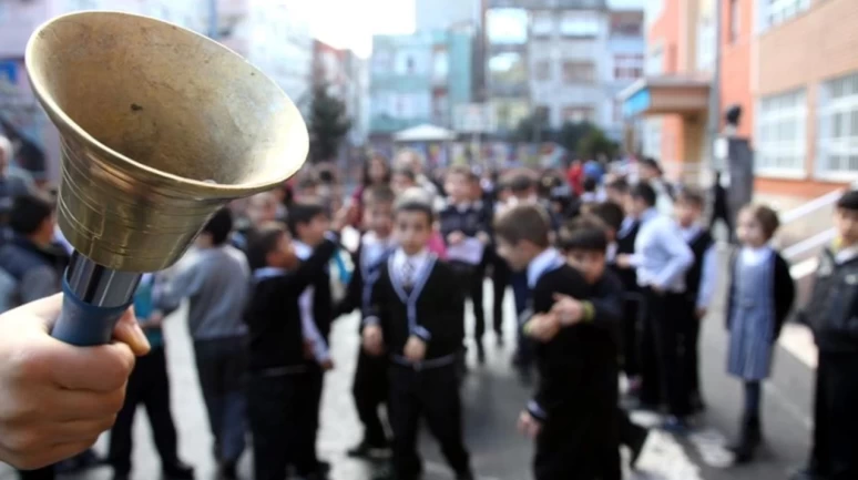 İstanbul'da okul saatlerine yılbaşı düzenlemesi