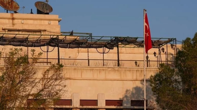 Şam Büyükelçiliği'ne Türk bayrağı göndere çekildi