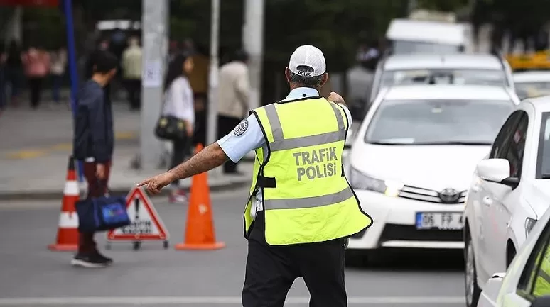 Trafikte denetimler yapıldı! 466 bin 170 araç ve sürücüye cezai işlem!