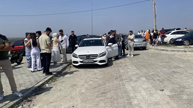 Engin Polat'ın tahliyesi sırasında cezaevi önünde lüks araç şovu