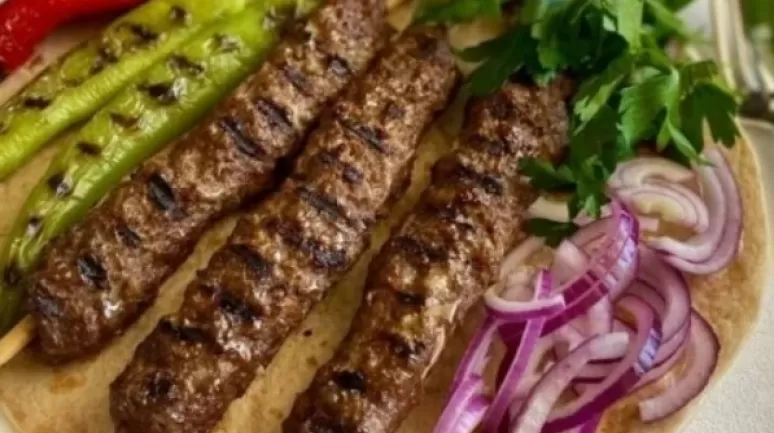 MasterChef Adana kebabı tarifi ortalığı karıştırdı! Somer Şef'in limon tavsiyesi olay oldu