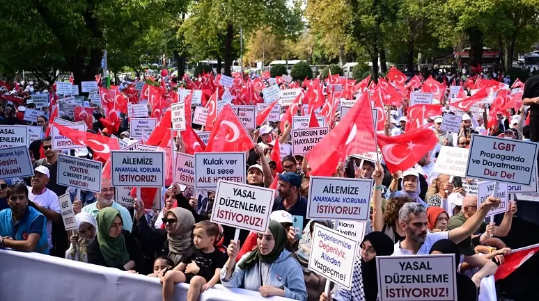 İstanbul'da LGBT propagandasına karşı "Büyük Aile Buluşması" başladı