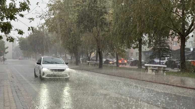 Edirne'de şiddetli yağmur zor anlar yaşattı