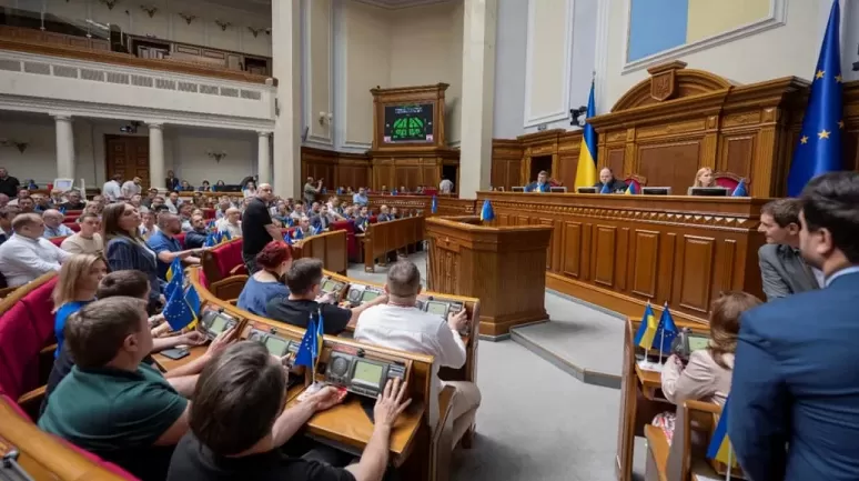 Ukrayna'da bakanlar peş peşe istifa ediyor