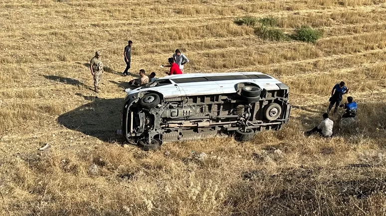 Şırnak'ta servis minibüsü devrildi: 6 yaralı