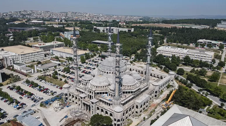 Bursa Valisi Ayyıldız, Türkiye’nin en büyük 3. camisinin inşaatını ziyaret etti