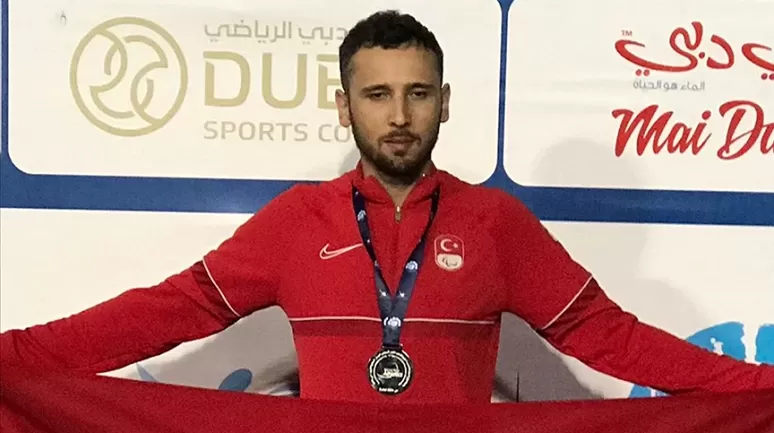 Para atletizmde erkekler 400 metre T12 sınıfı finalinde milli sporcu Oğuz Akbulut 4. oldu