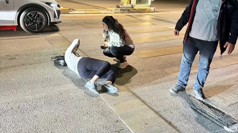 Elazığ'da motosiklet devrilmesi: 2 yaralı