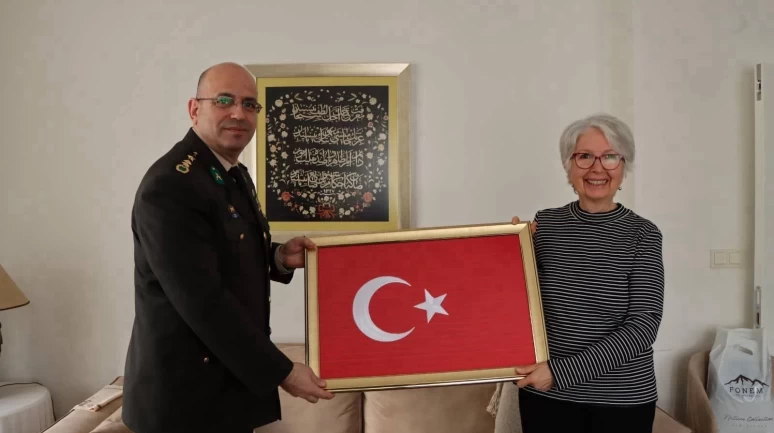 Mevlüde öğretmenden Mehmetçik’e anlamlı hediye