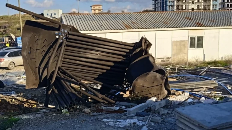 Aliağa'da ısıtma kazanı patladı: 1 ölü, 10 yaralı