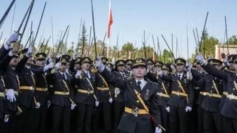 Kılıçlı yemin töreni sonrası karar açıklandı: 5 teğmen TSK'dan ihraç edildi