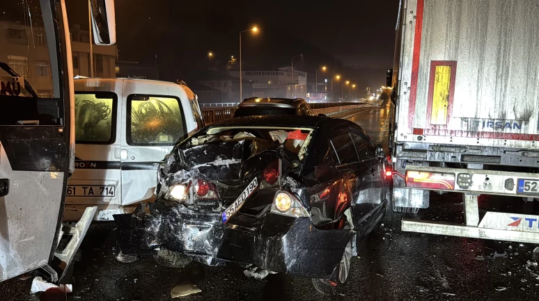 Samsun’da 8 aracın karıştığı zincirleme trafik kazası meydana geldi