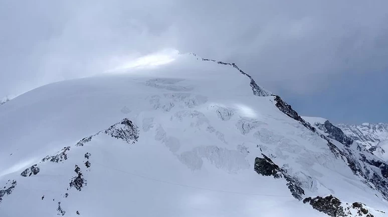 Alplerde çığ felaketi: 5 dağcı hayatını kaybetti