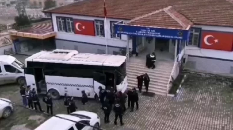 Hatay'da 59 kaçak göçmen yakalandı