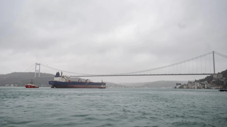 İstanbul Boğazı'nda gemi trafiği çift yönlü kapatıldı