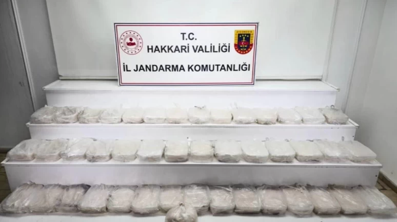 Hakkari'de bir araçta 49 kg sentetik uyuşturucu bulundu