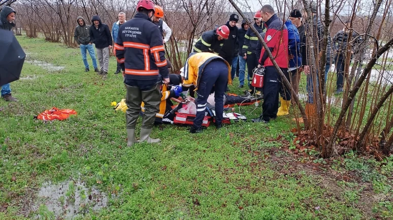 Sakarya'da acı olay: Tıkanan rögarı açmaya çalıştı, kanala düştü