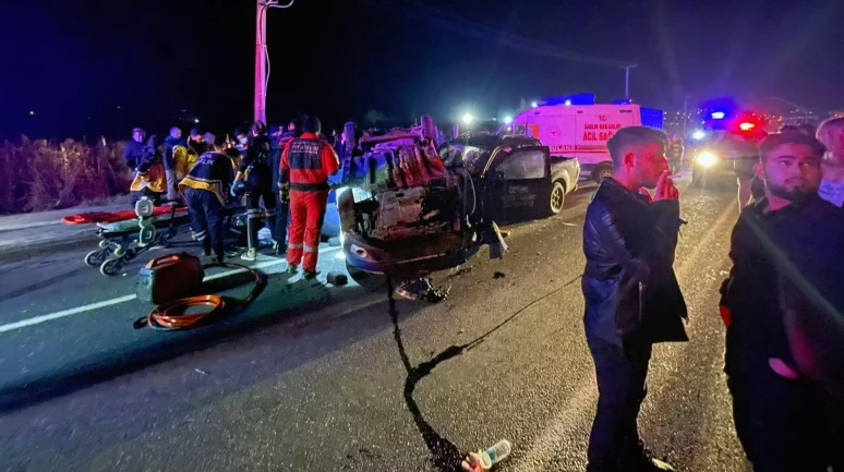 Muğla'da feci kaza! Araçlar birbirine girdi, çok sayıda ambulans sevk edildi