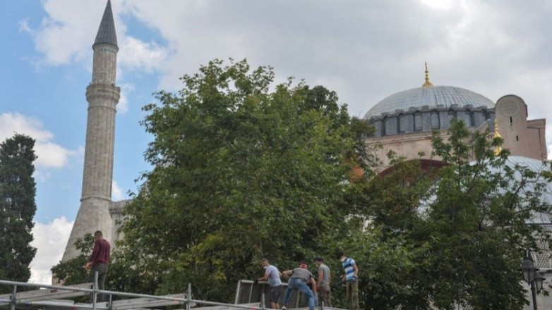 Ayasofya'da ilk namaz için hazırlıklar sürüyor