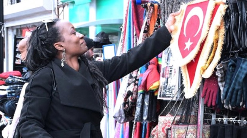 Dünyaca ünlü şarkıcı İstanbul'da Müslüman oldu