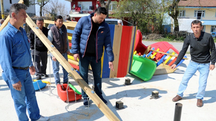 Seçimi kaybeden muhtarın çocuk parkını sökmesine tepki