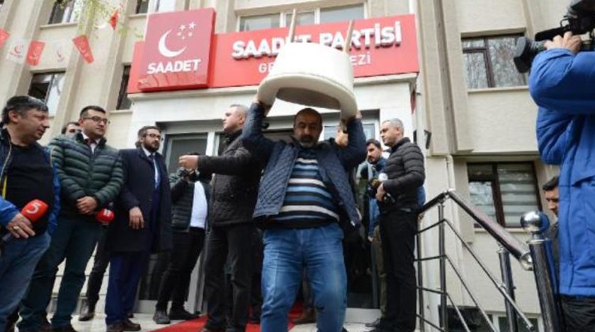 Saadet Partisi Genel Merkezi tahliye ediliyor