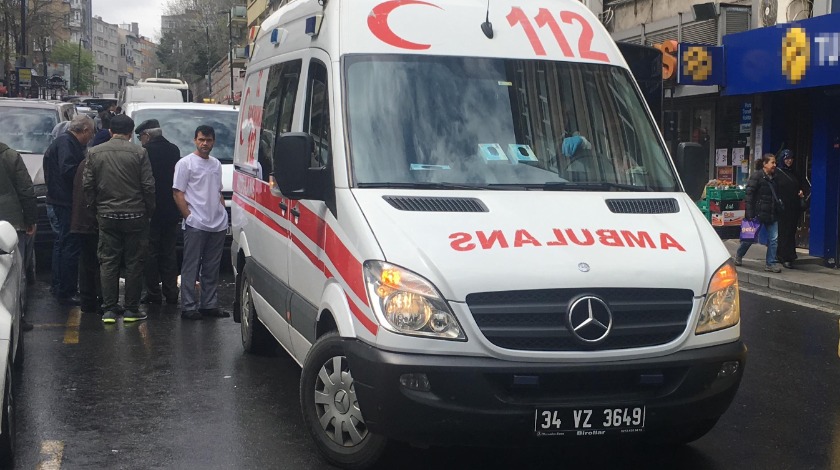 Şişli’de motosikletli kurye yayaya çarptı