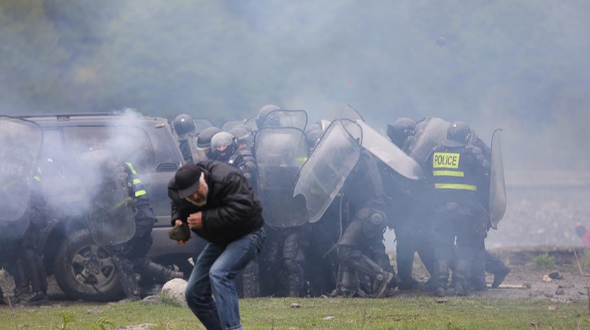 Gürcistan'da HES protestosu: 27 yaralı