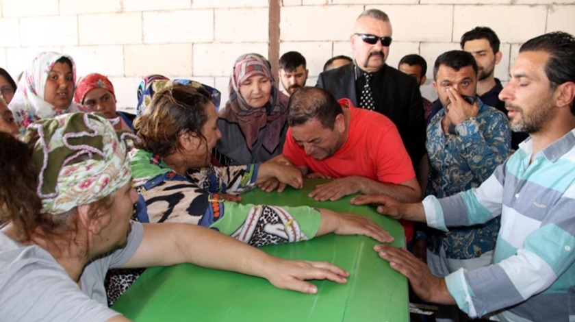 Gözyaşları sel oldu!  İşte Dilber Ay'ın cenazesine katılan tek sanatçı