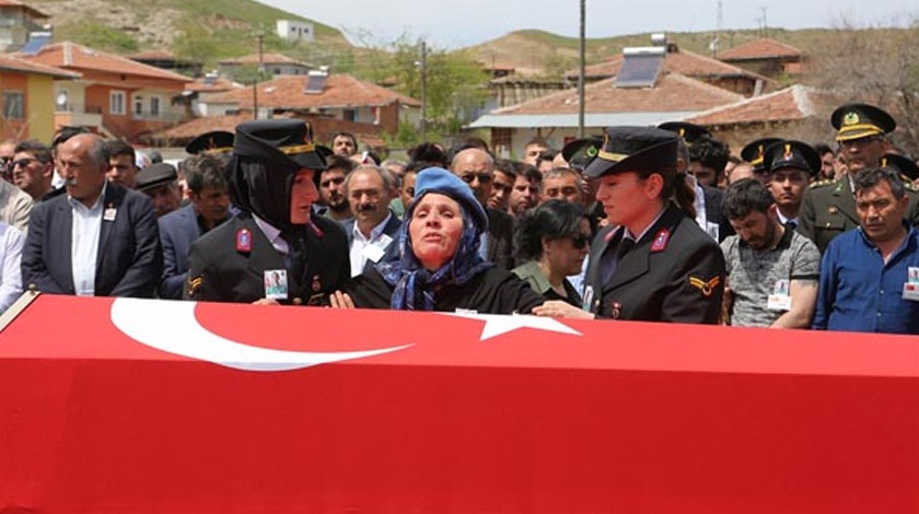 Şehit anasından yürek yakan sözler! 'Bunların kökünü kurutun'