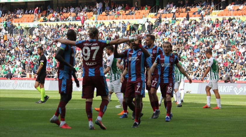 Trabzonspor Beşiktaş'ı ağırlıyor