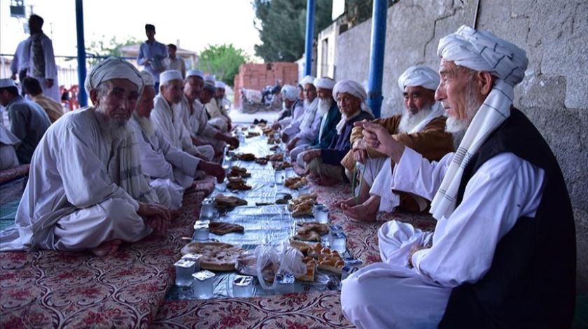 Özbek Türkleri asırlık iftar geleneğini yaşatıyor