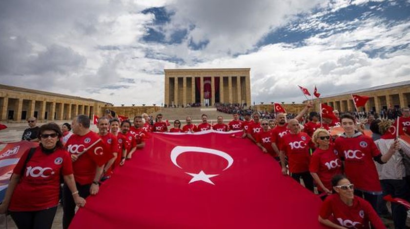 Anıtkabir'e akın ettiler